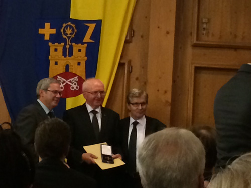 Auszeichnung mit dem Bundesverdienstkreuz: Danke Helmut Rauber!
