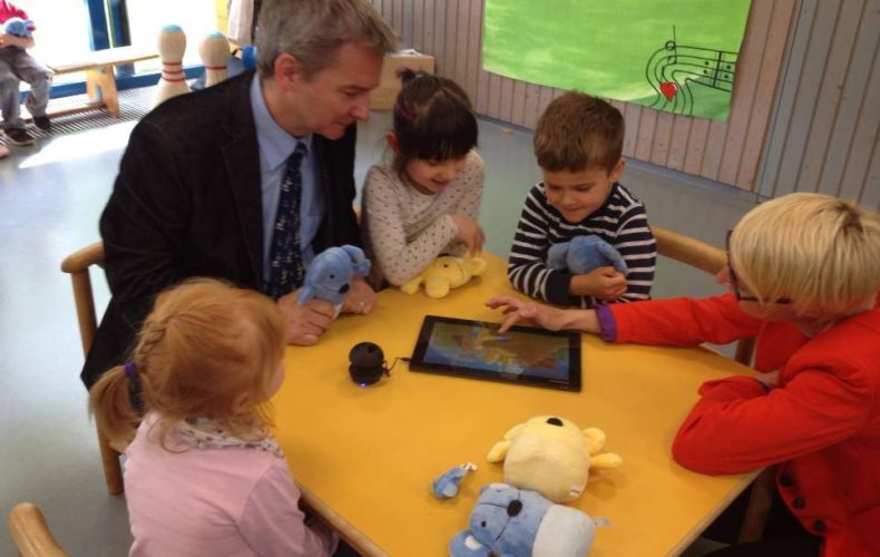 „Schlaumäuse“ für Kita Holz: Kinder lernen spielerisch IT und Sprache