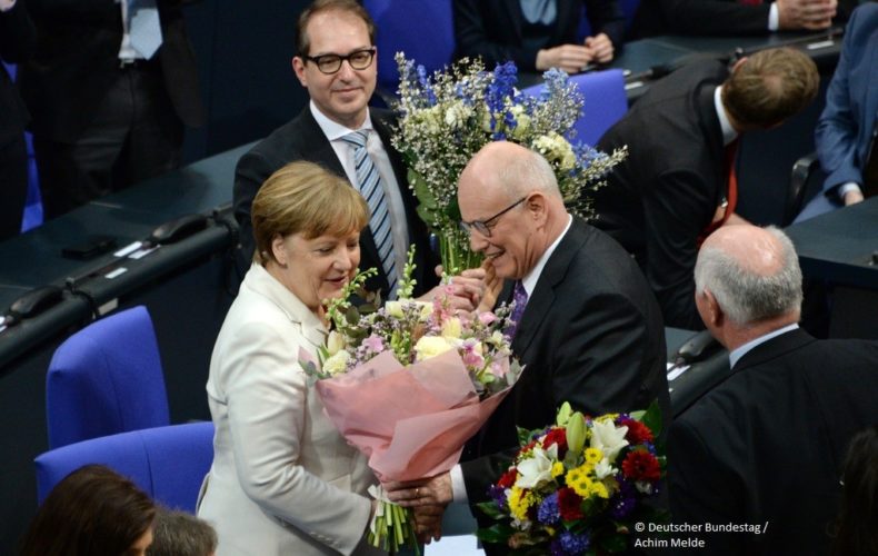 Angela Merkel erneut zur Kanzlerin gewählt
